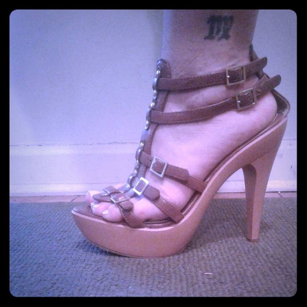 WOMAN'S PLATFORM STILETTOS